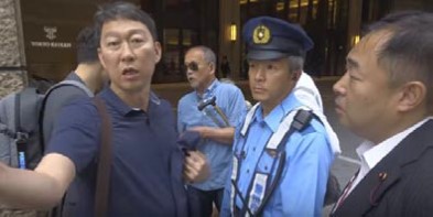 韓国人活動家の会場入りを阻止