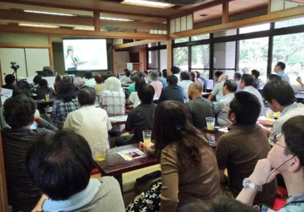 会場には入り切れないほどの参加者の方がいらっしゃった