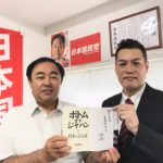 鈴木代表（左）と鈴木傾城氏（右）