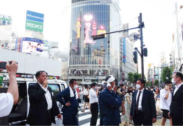 渋谷ハチ公前交差点にて抗議活動