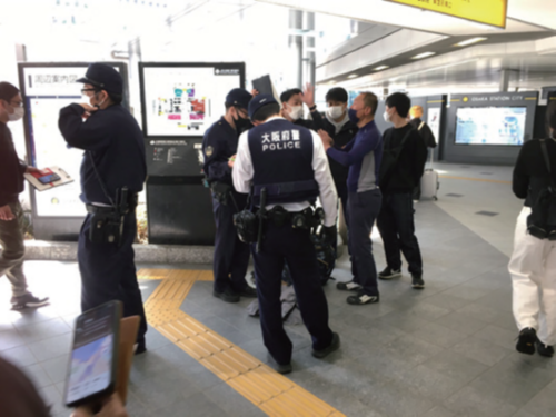 梅田駅に駆け付けた警察